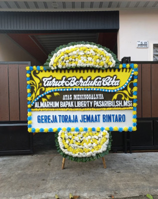 Papan Bunga Duka di Air Kepala Tujuh